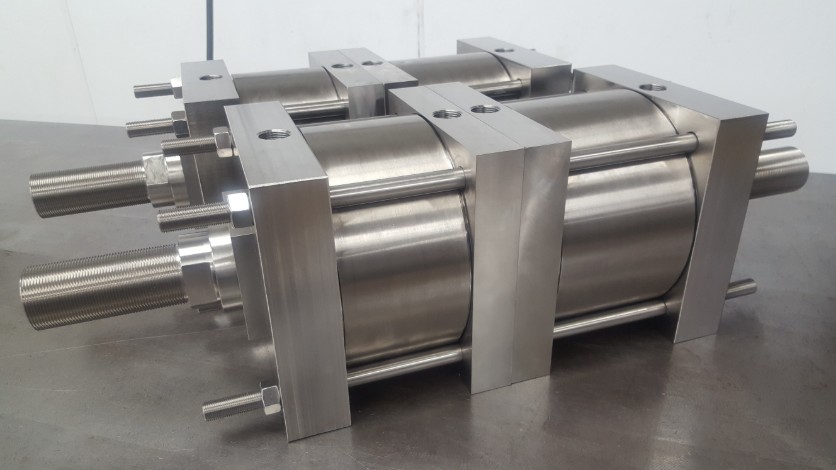 Stainless duplex back-to-back 8 bore cylinders with 2-1/2 diameter rods